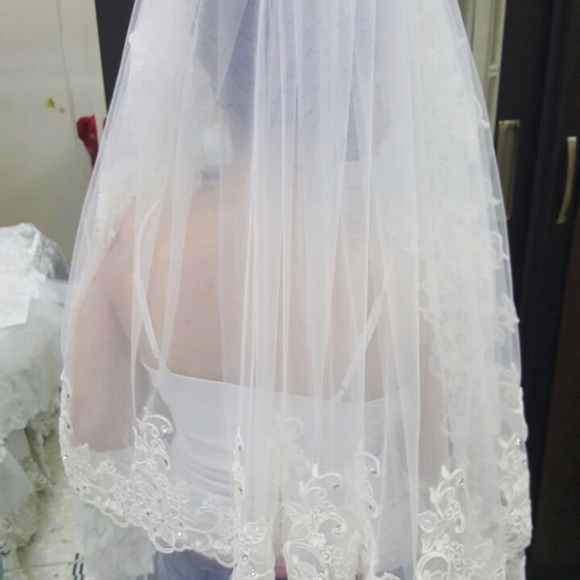 Wedding dress - Picture 6 of 8